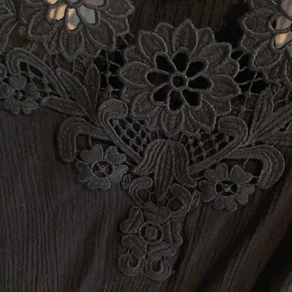 Double strap halter style top - Picture 3 of 7